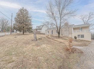 4615 Theiss Rd, Saint Louis, MO 63128