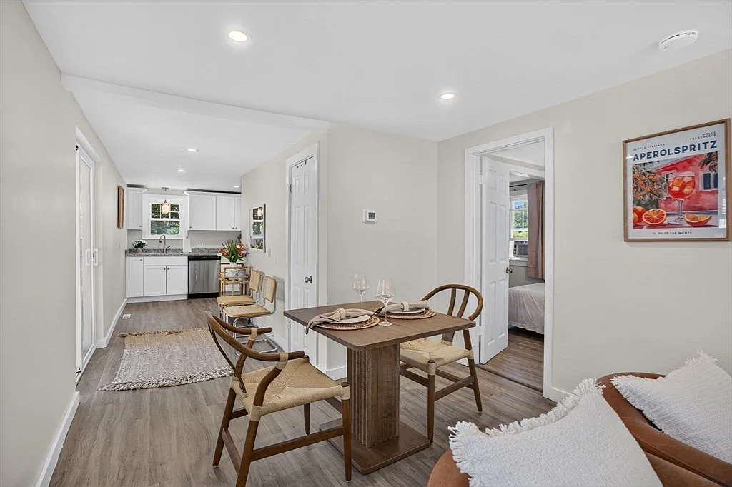 2 bed, 1.0 bath, 704 sqft, $2,900 — Photo 4