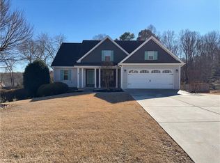 179 Raven Rdg, Jefferson, GA 30549