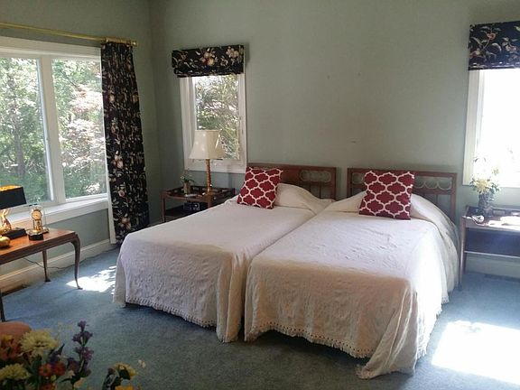3rd image of 17 Sixty West Dr