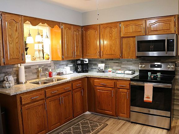 12x16 kitchen with granite 