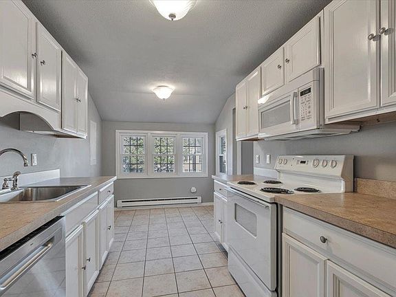 4th image of 1002 Holly Stream Ct