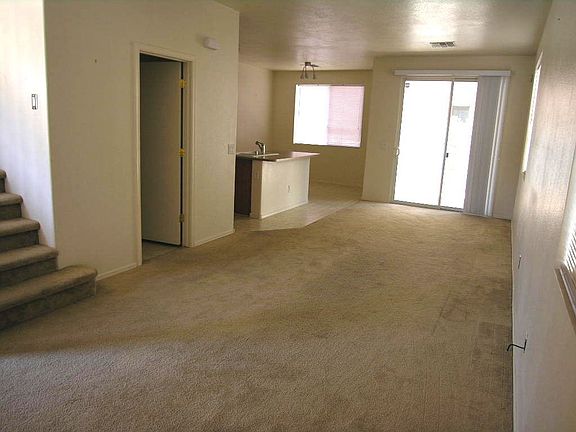 3rd image of 1424 E Sonrisas St