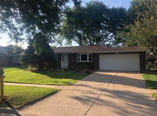 74 Lockman Cir, Elgin, IL 60123