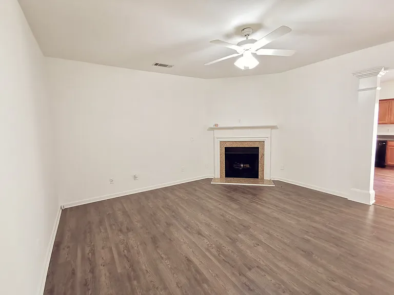 2073 Executive Dr — Photo 5