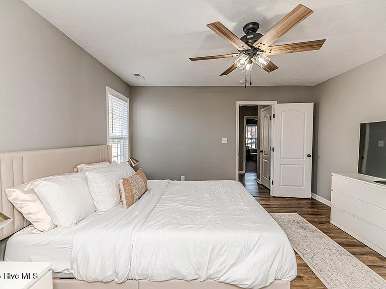 224 Roanoke Dr — Photo 34