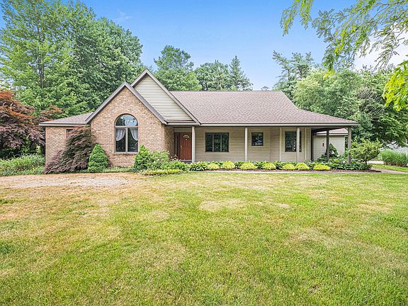 3rd image of 12196 White Pine Dr