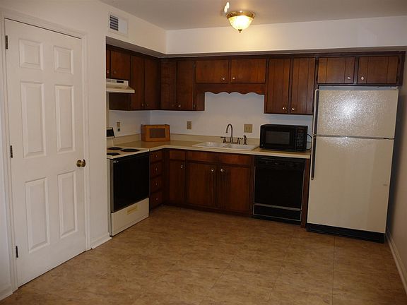 5th image of 309 Woodwind Ct