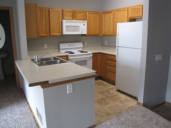 2nd image of 6754 Meadow Grass Ln S