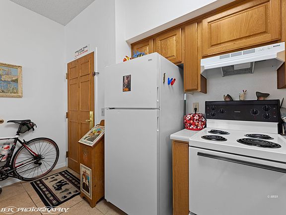 3rd image of 555 Highland Dr. #115