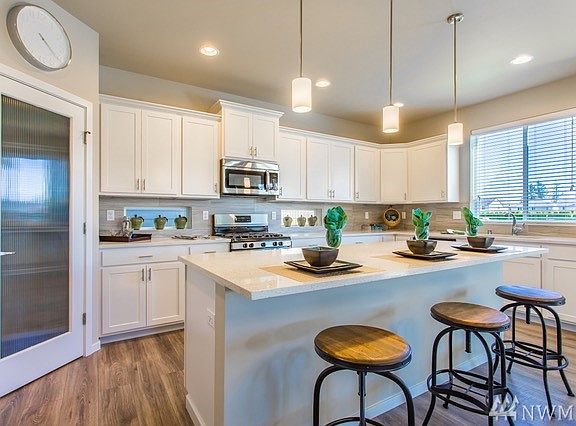 Photos are examples of other finished Rush Residential homes. They demonstrate the the quality that Rush builds to. Some might display options that may or may not be available.