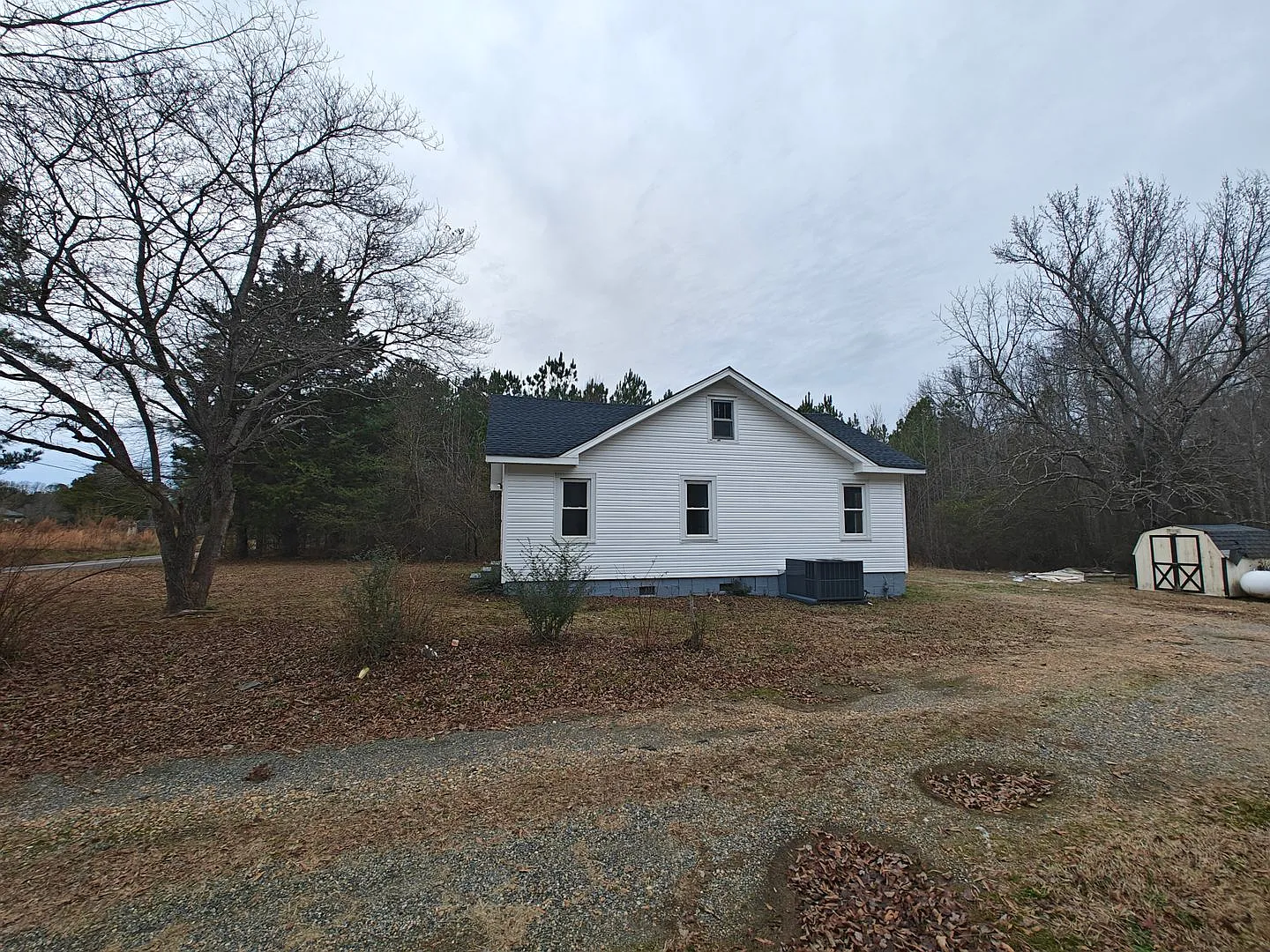 2 bedroom renovated home — Photo 2