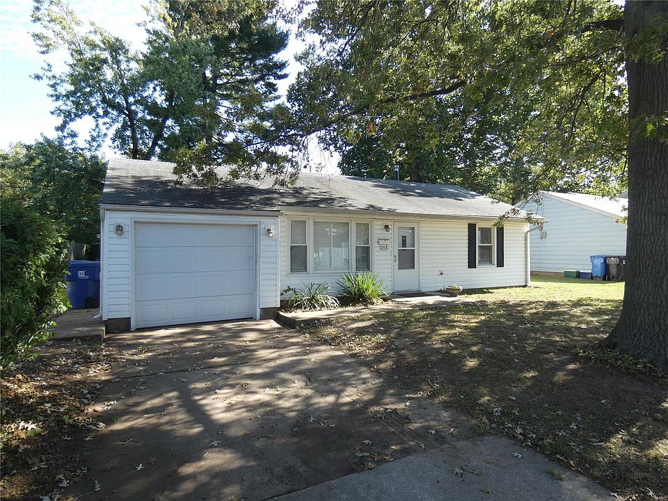 1st image of 720 Saint Judith Ln