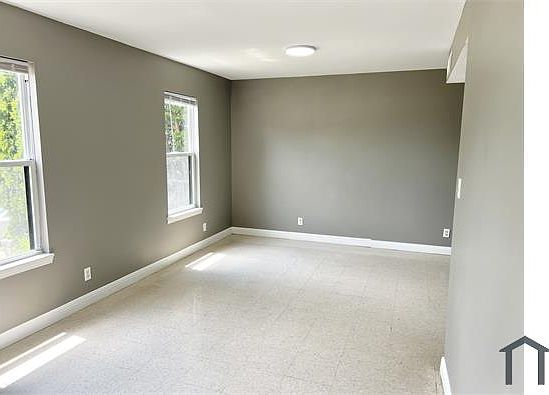 3rd image of 1537 W Kentucky St #F