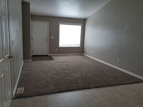 3rd image of 860 S 5 W APT 25