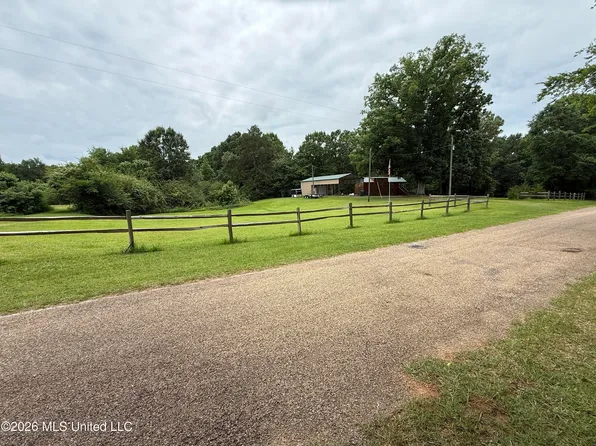 1687 Thaggard Rd, Carthage, MS 39051
