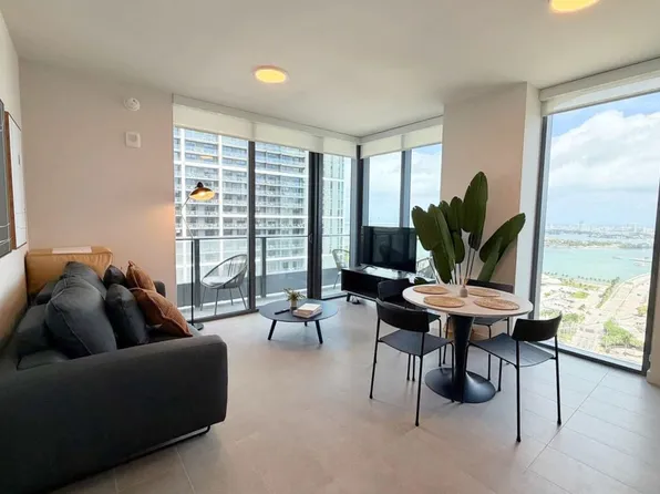 121 NE 5th St, Miami, FL