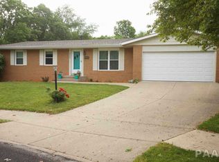 2300 W Madera Ct, Peoria, IL 61614