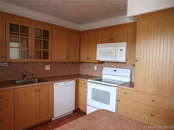 3rd image of 213 Lakeview Dr APT 203