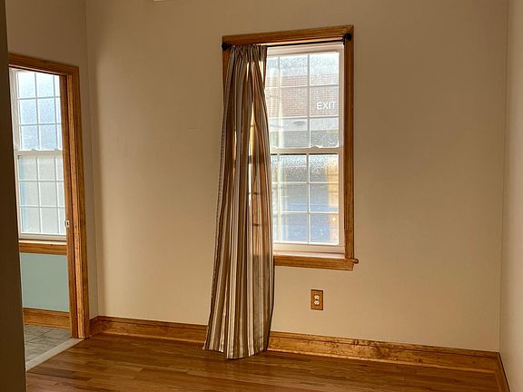 4th image of 200 E Linden St #A
