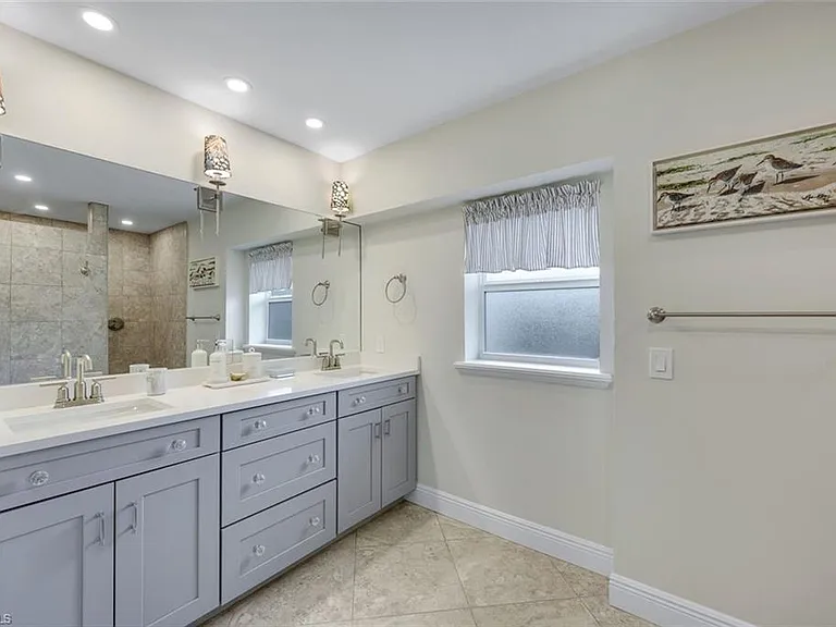 517 Parkwood Ln — Photo 11