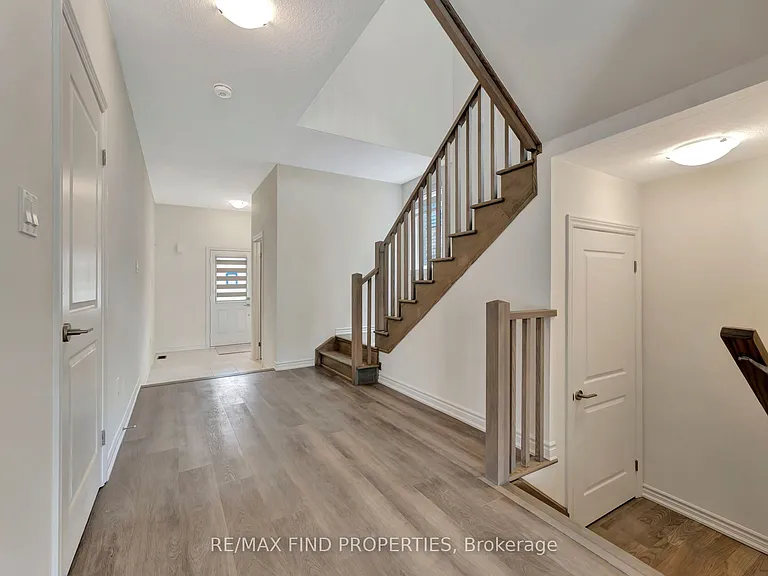 21 Dennis Ave — Photo 7
