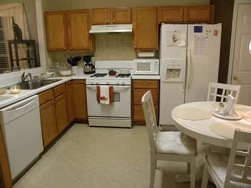 4th image of 1411 Anona Pl