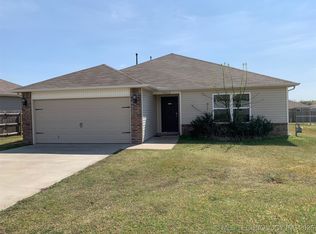 10212 E Larry St, Claremore, OK 74019