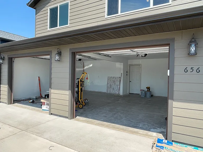 656 Civil Way — Photo 3