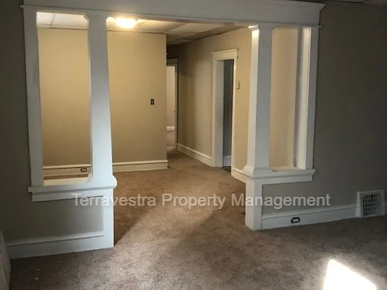 31 Lane Ave — Photo 16