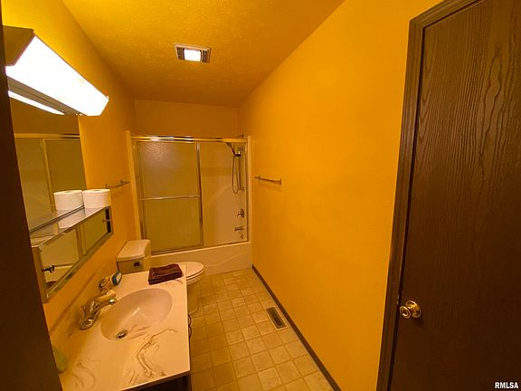 4th image of 23 Lakewood Dr