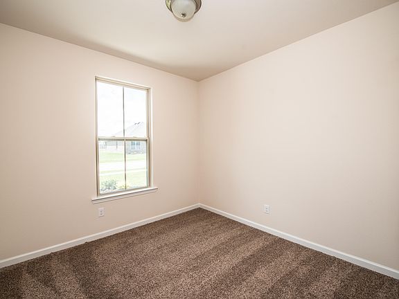 3rd image of 213 Saddle Crest Dr