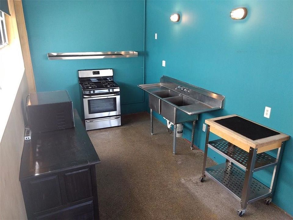 2nd image of 2888 E Walnut St Ste 10