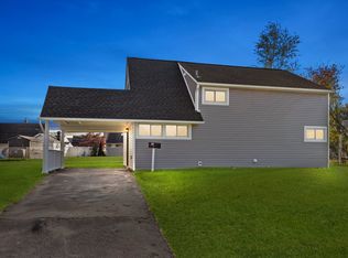 12 Inlet Rd, Levittown, PA 19057