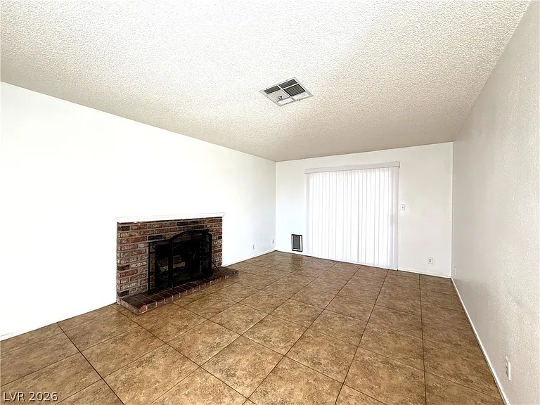 2220 La Sombra St — Photo 4