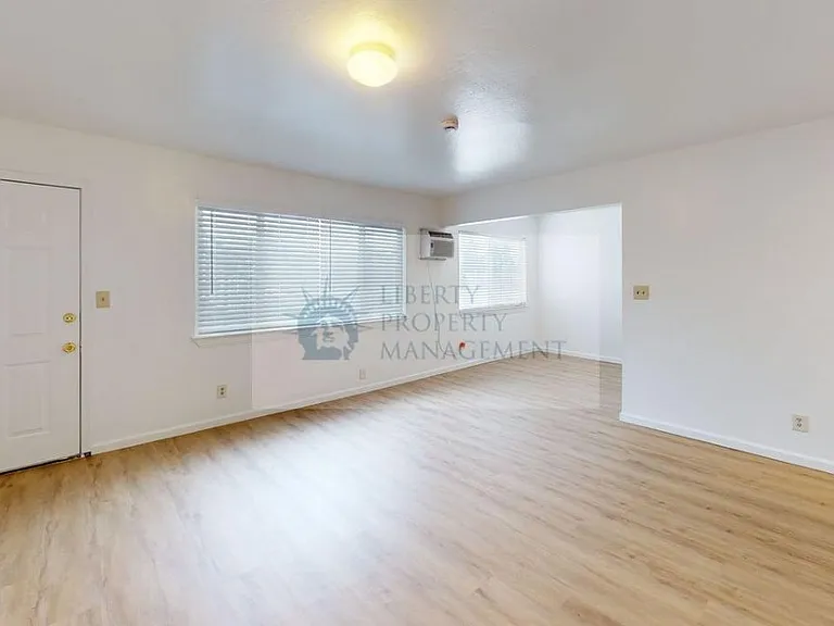 931 H St #6 — Photo 2
