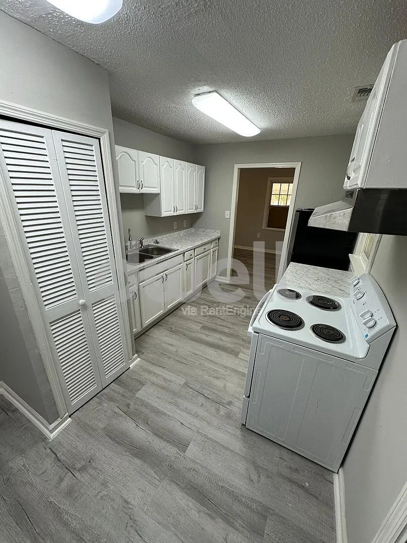 Building Photo - 2932 Abelia Dr