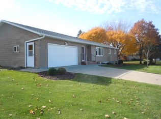 305 Fairview Dr, Viroqua, WI 54665