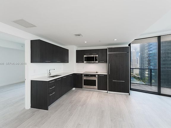 5th image of 45 SW 9th St #1301