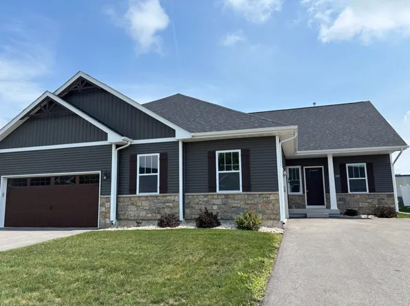 524 Anjali Ct, Sycamore, IL 60178