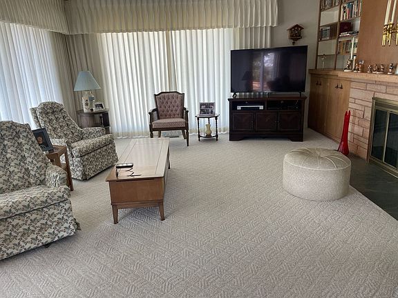2nd image of 302 W Crest Dr