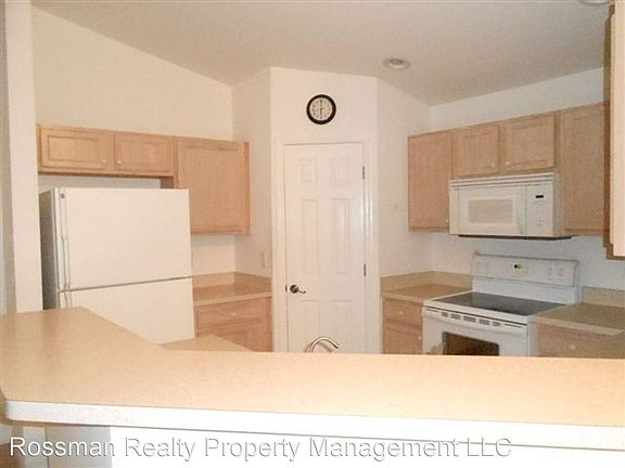 2nd image of 629 Hawthorne Ave S