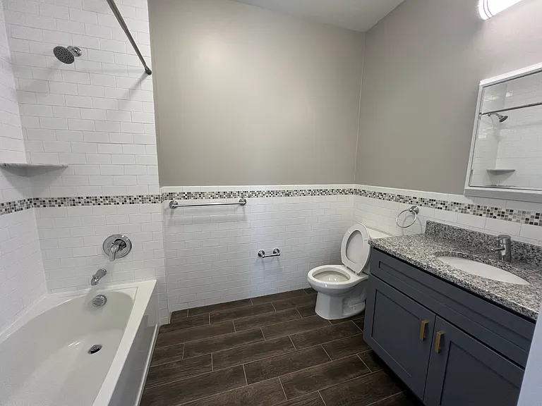 189-195 Avenue E #301 — Photo 8