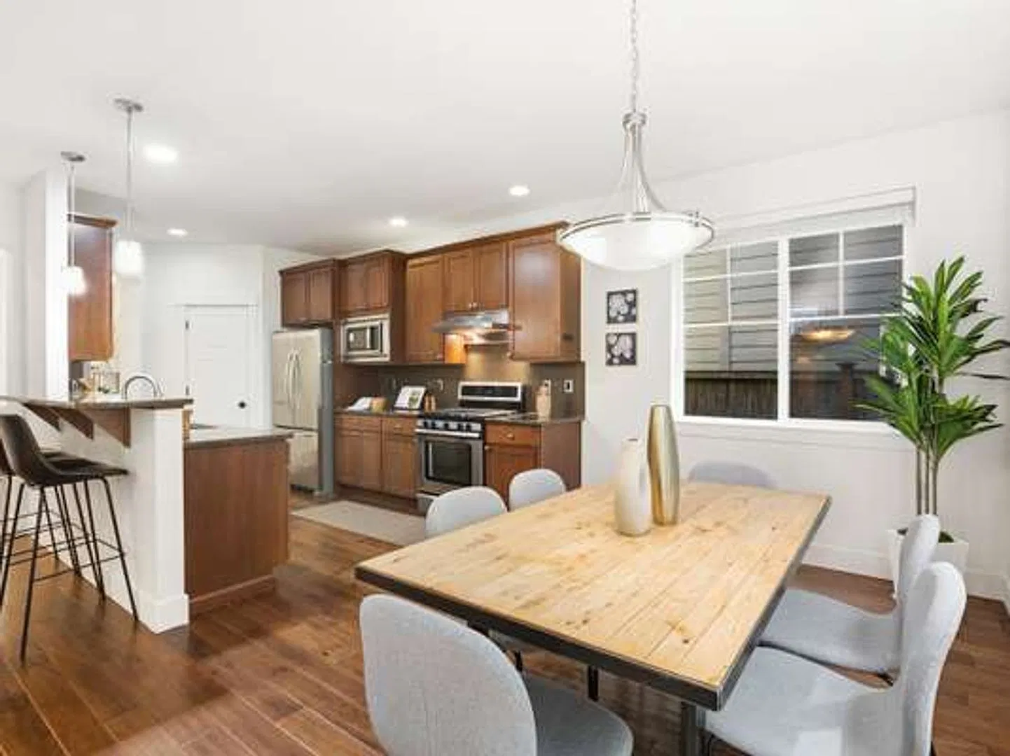 Beautiful Bothell Home in Harvest Run Neighborhood — Photo 2
