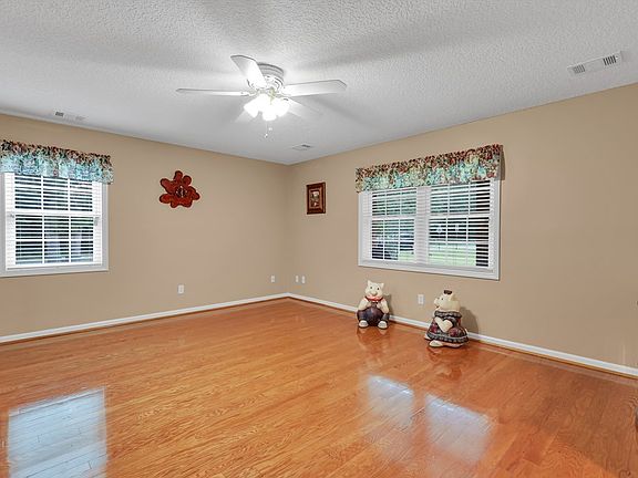5th image of 41 Walton Dr