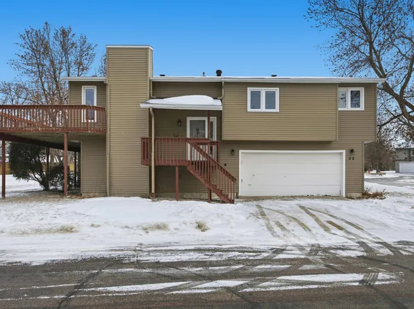 22 Fremont Dr S, Fargo, ND 58103