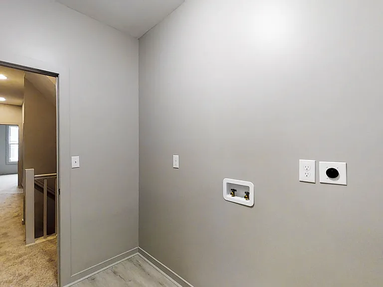1238 E Mound St — Photo 6