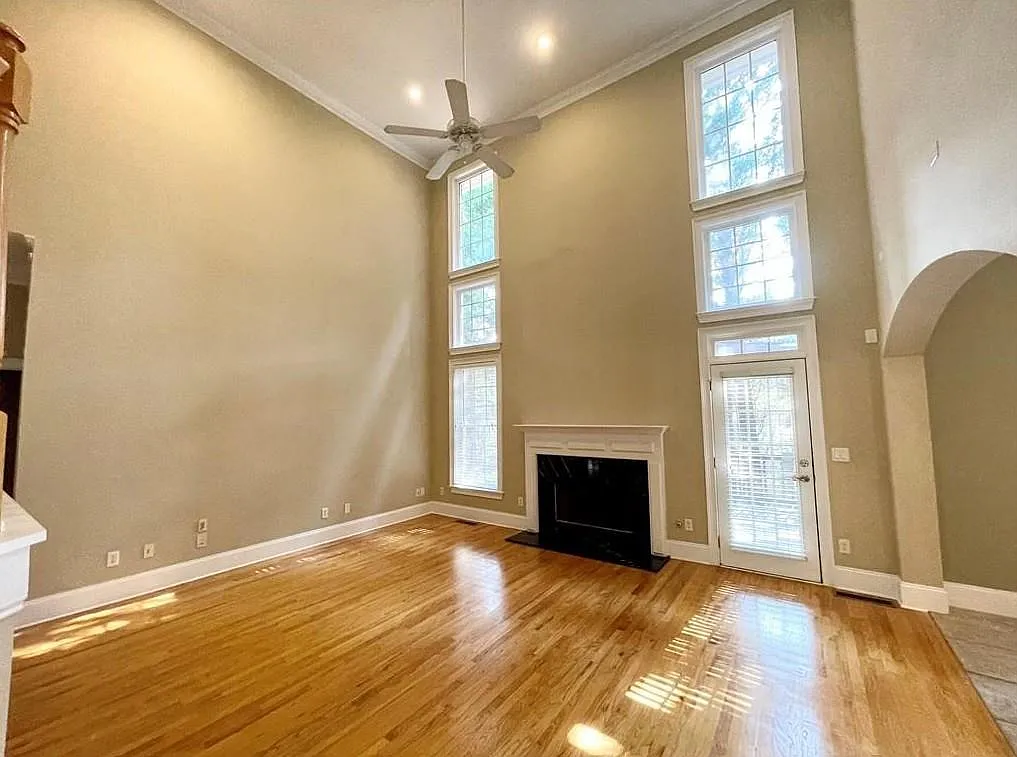 4 bed, 3.0 bath, 3391 sqft, $3,995 — Photo 3