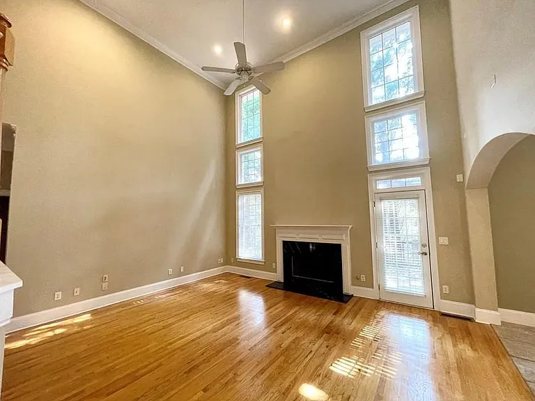 455 Wembley Cir — Photo 3