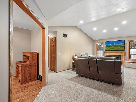 3rd image of 714 E Crescent Ln